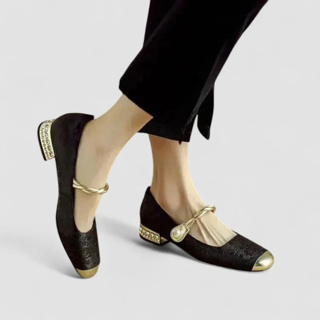 Natascha | Damen Riemen Detail Niedriger Absatz Schuhe - Image 5