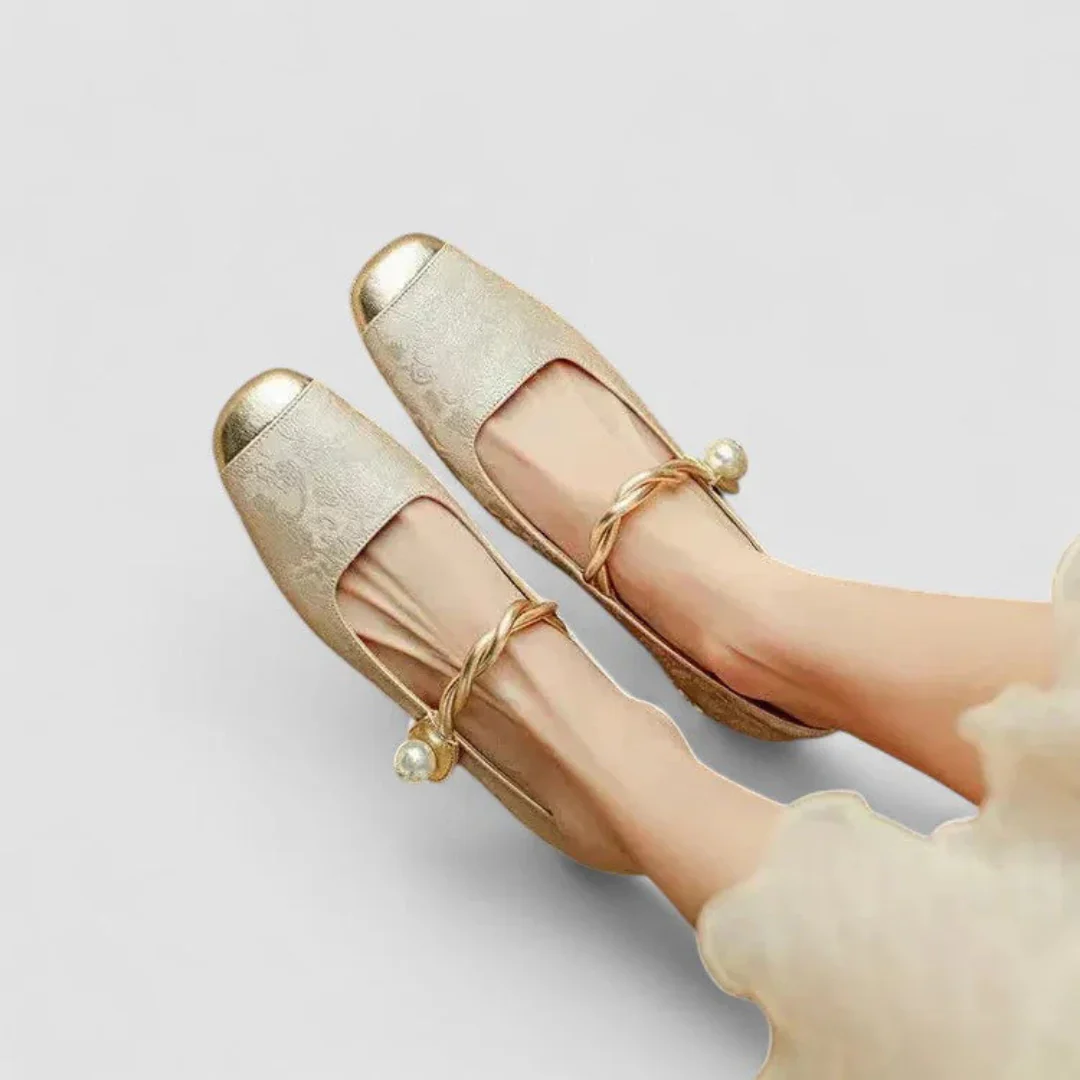 Natascha | Damen Riemen Detail Niedriger Absatz Schuhe - Image 6