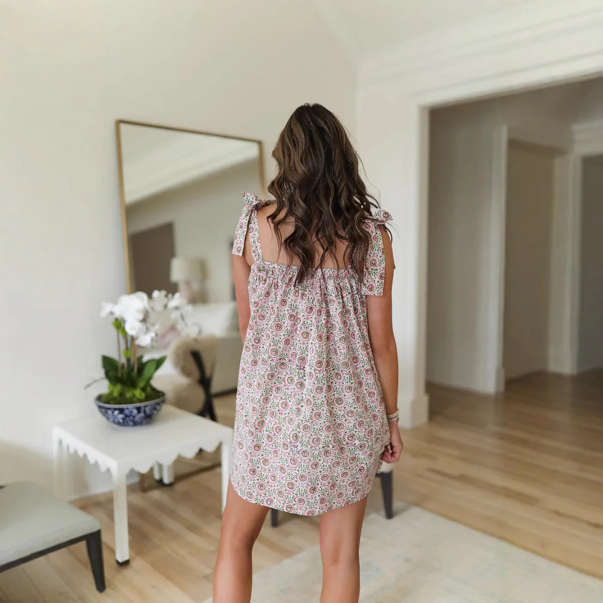 Nea | Kurzes Blumenkleid mit Trägern - Image 4
