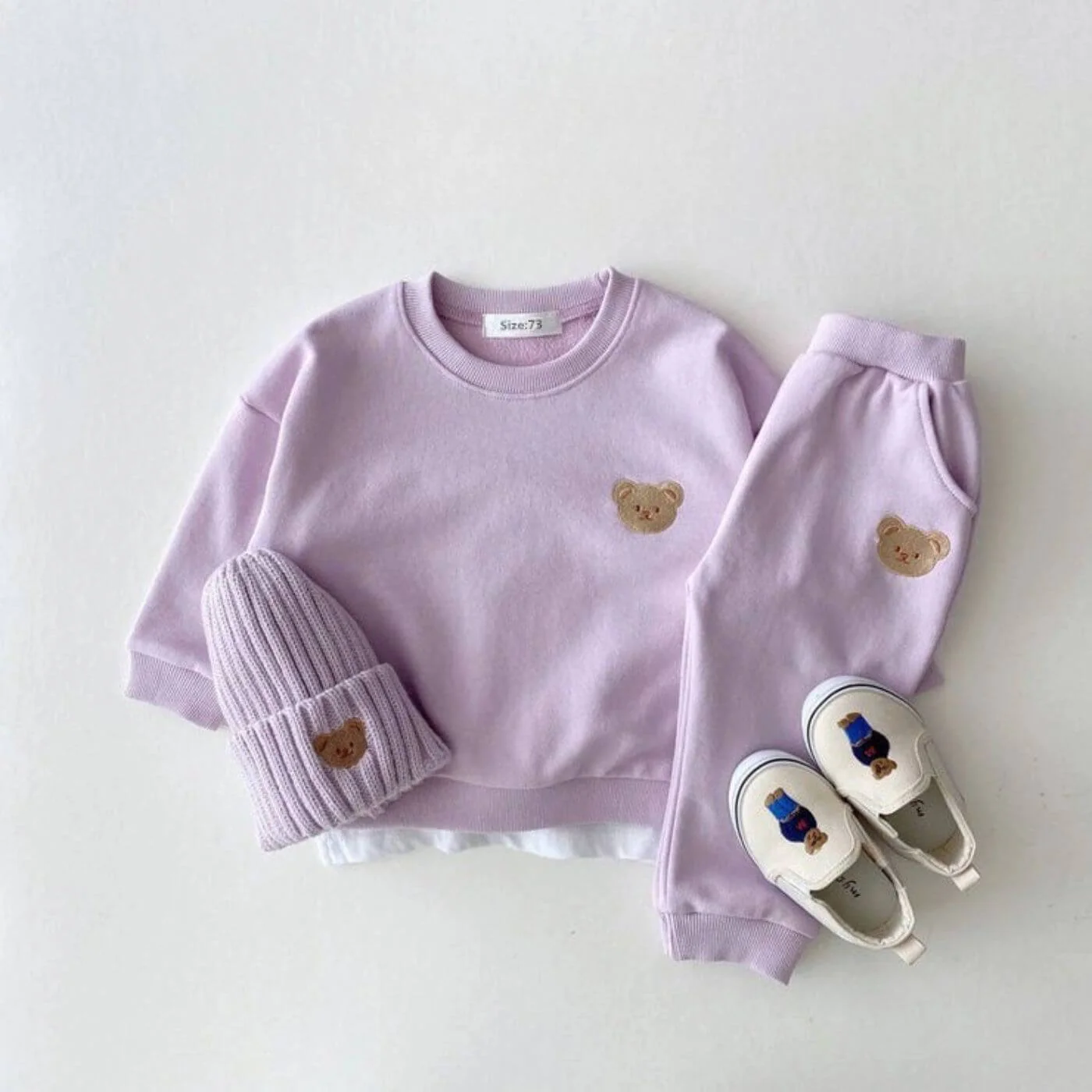 Nika – Süßes Set mit Bärchenpullover und Jogginghose für Kinder - Image 6
