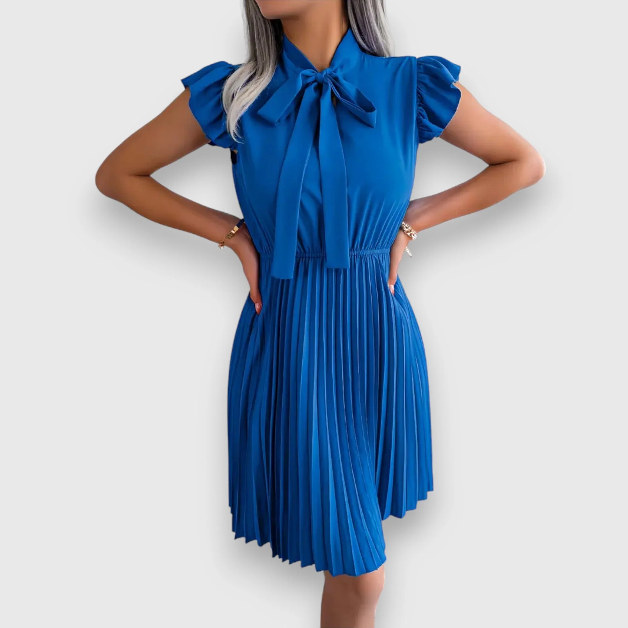 Nivara – Plissiertes Kleid mit femininer Note
