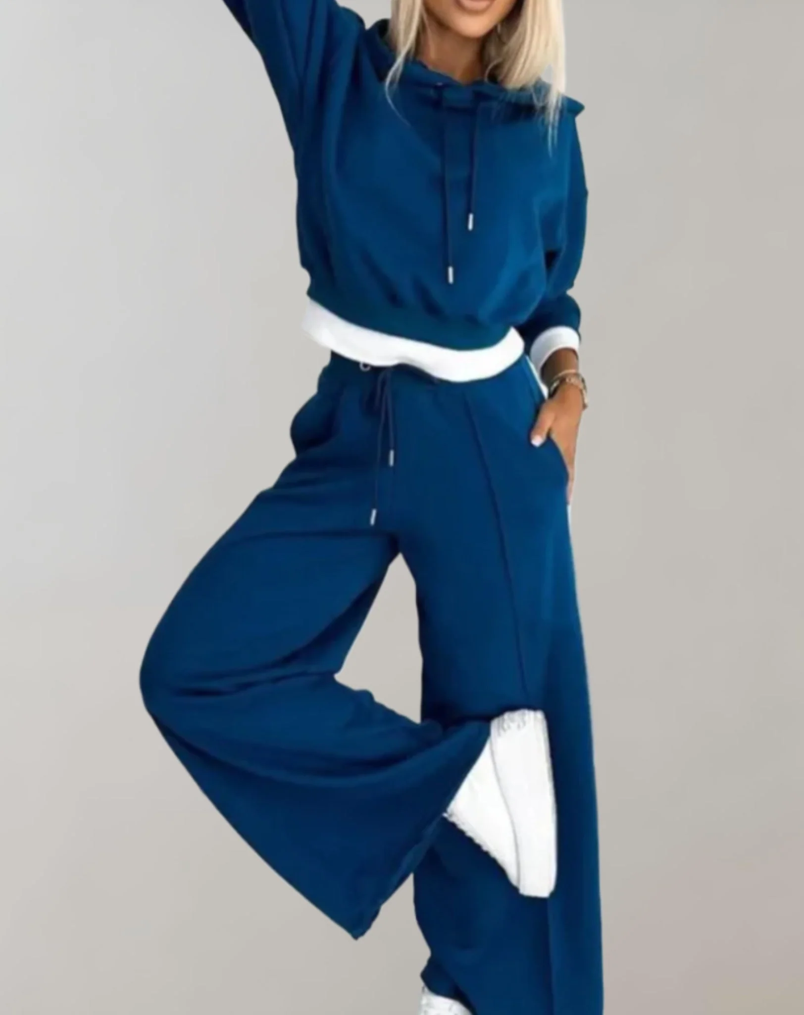 Noa – Lässiges zweiteiliges Damen Lounge-Set mit Hoodie - Image 4
