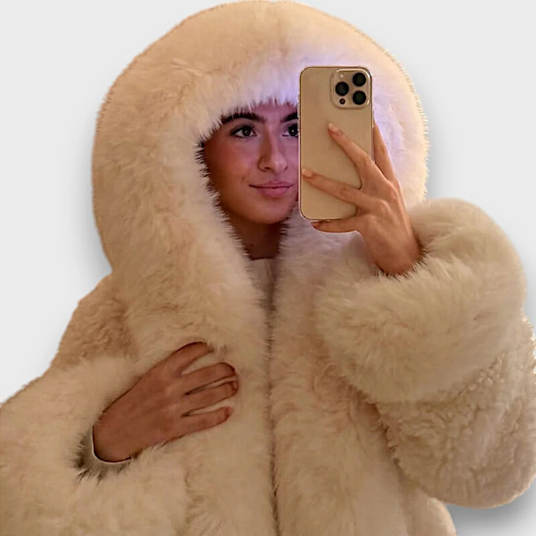 Noeline – Kurzjacke aus Kunstfell mit Kapuze - Image 4