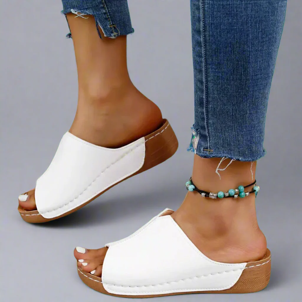 Noemi | Handgefertigte Wedgesandalen aus Premium-Material - Image 2