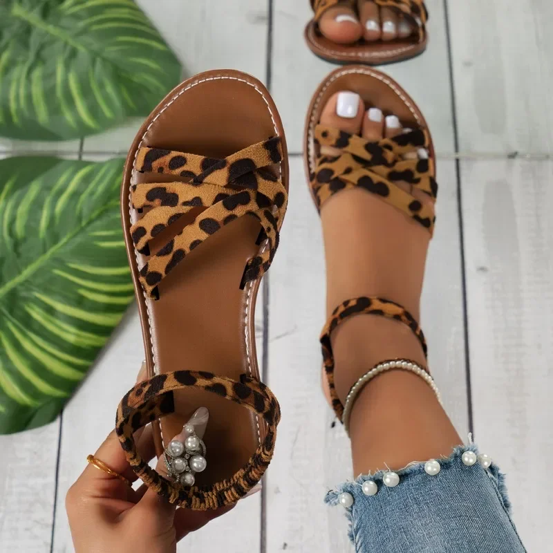 Noemi- Leopard Print Flatsandalen Mit Mühelosem Chic - Image 2