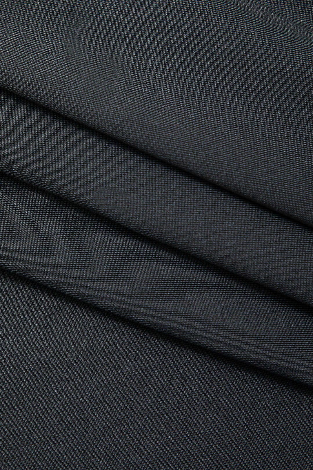 Nyx | Halterneck-Top & Drapierter Minirock – Ein aufregender Look für besondere Nächte - Image 5