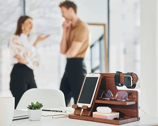 Oliver DeskMate Dock – Ladestation und Schreibtischorganizer aus Holz für Telefone und Zubehör - Image 5