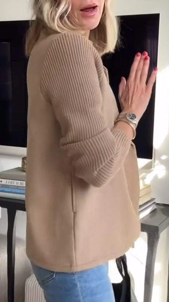 Olivia – Doppelreihiger Strickblazer - Image 2