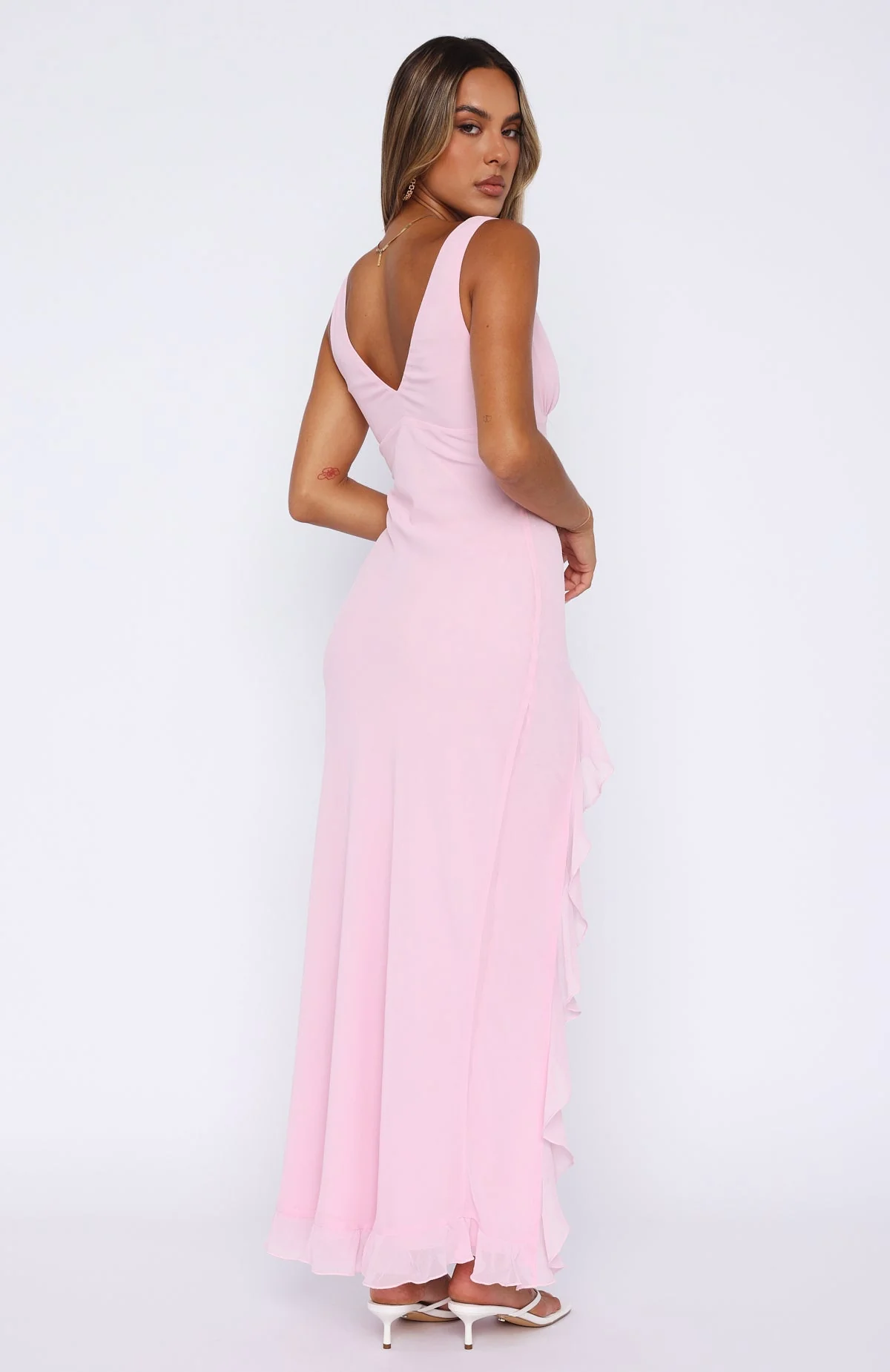 Olyne | Langes Kleid mit V-Ausschnitt - Image 2