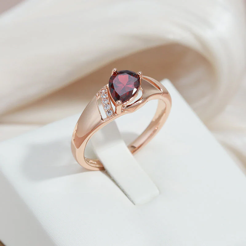 Ovaler Roter Natürlicher Zirkon Ring