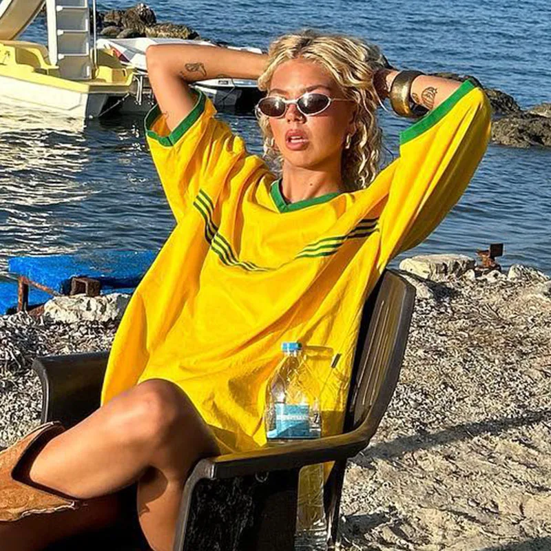 Oversized Damen T-Shirt im Retro-Football-Stil mit sportlichen Details - Image 2