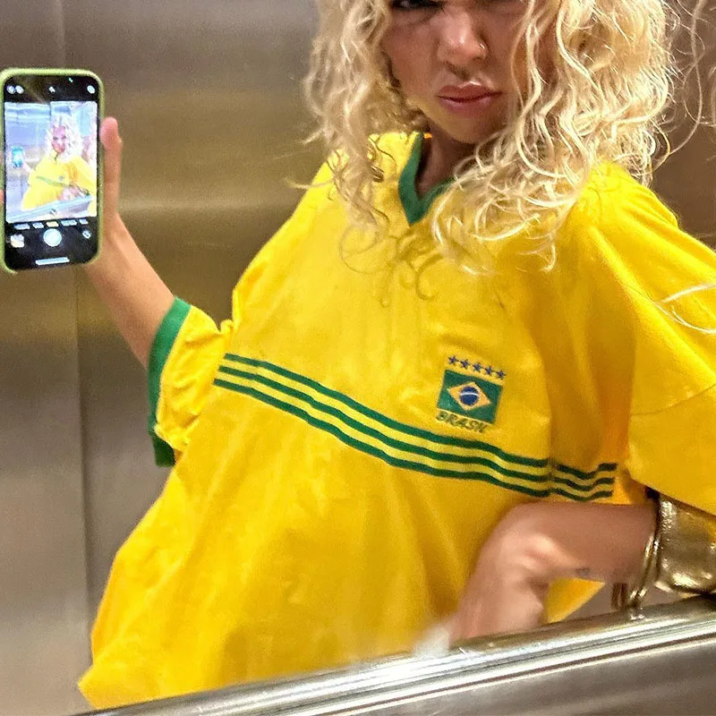 Oversized Damen T-Shirt im Retro-Football-Stil mit sportlichen Details - Image 3