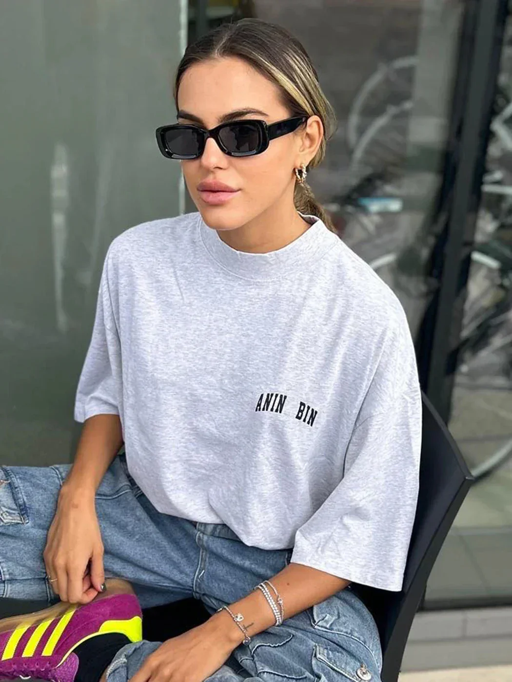 Oversized Damen T-Shirt in Grau mit kleinem Logo-Print - Image 3