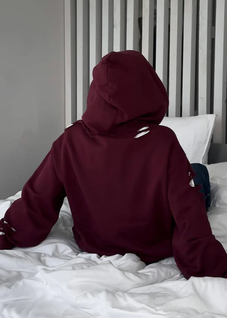 Oversized Hoodie Damen – Burgundy Kapuzenpullover mit Print & Rissen - Image 2