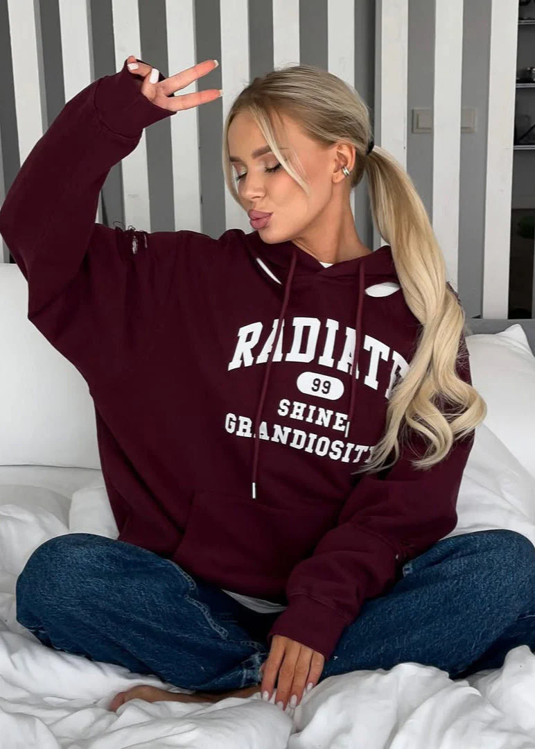 Oversized Hoodie Damen – Burgundy Kapuzenpullover mit Print & Rissen - Image 4