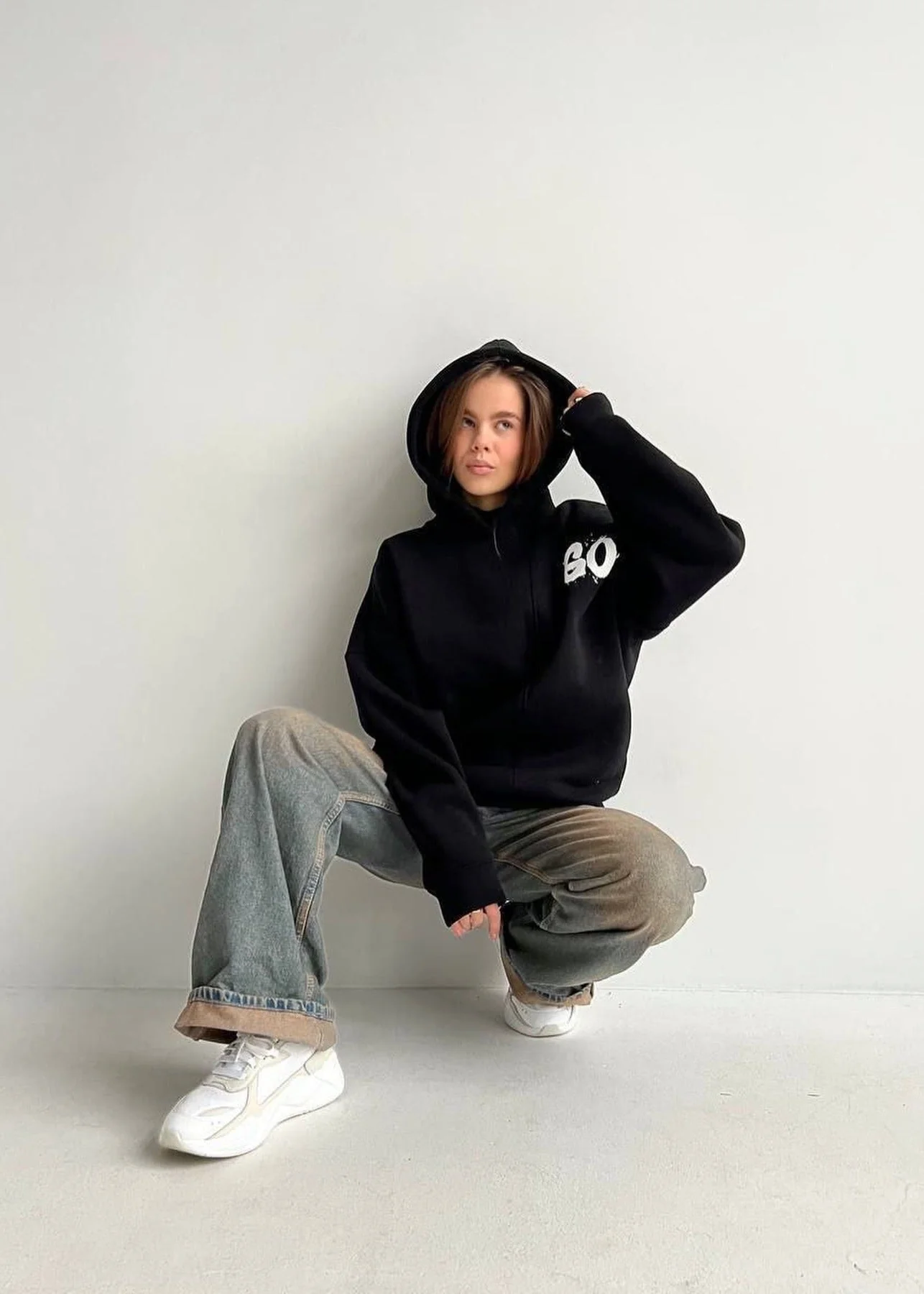 Oversized Hoodie mit abstraktem Rückendruck – Urban, Cozy & Ausdrucksstark - Image 12
