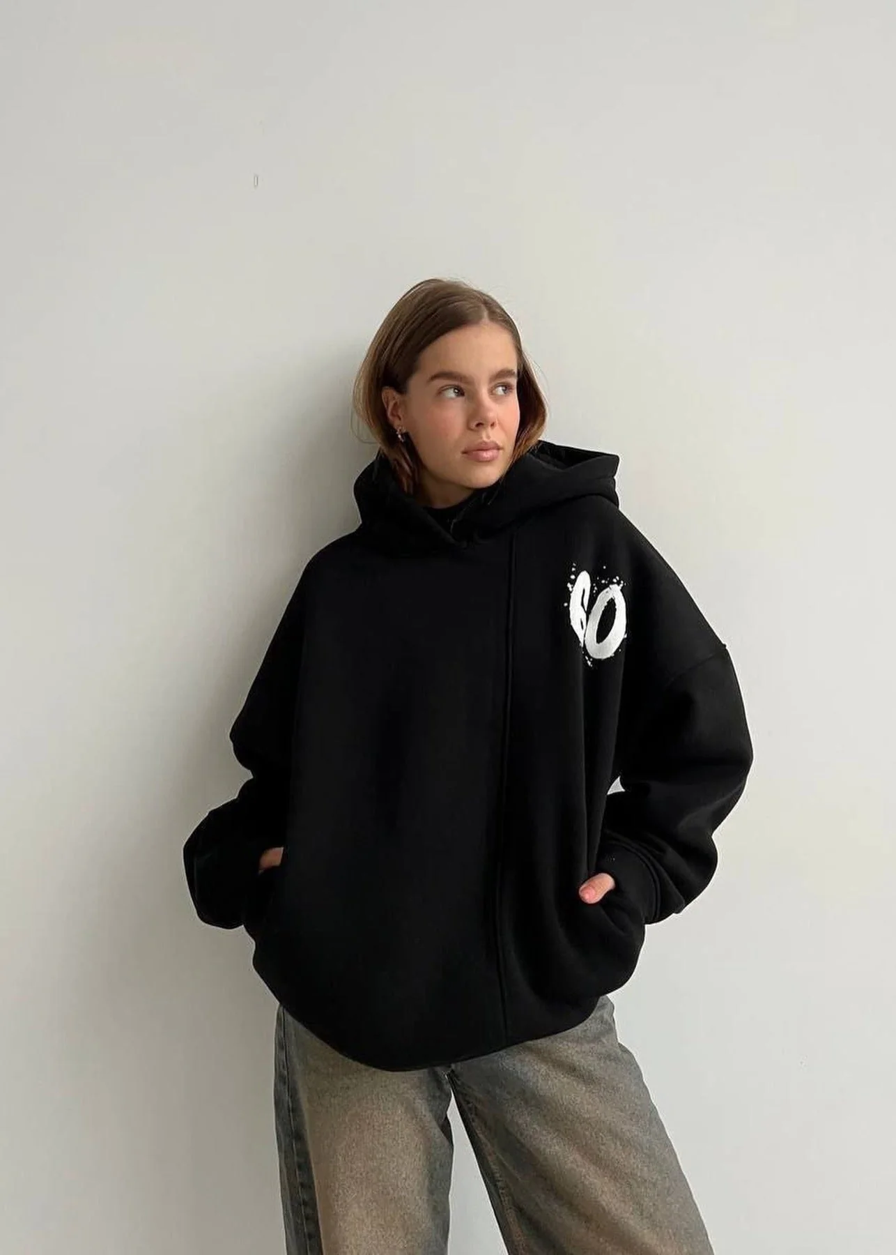 Oversized Hoodie mit abstraktem Rückendruck – Urban, Cozy & Ausdrucksstark - Image 13