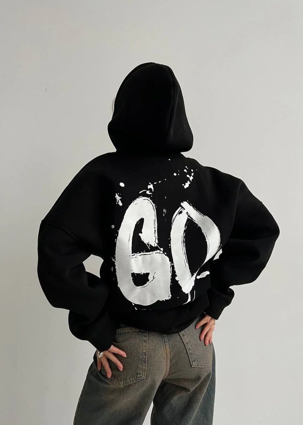 Oversized Hoodie mit abstraktem Rückendruck – Urban, Cozy & Ausdrucksstark - Image 14