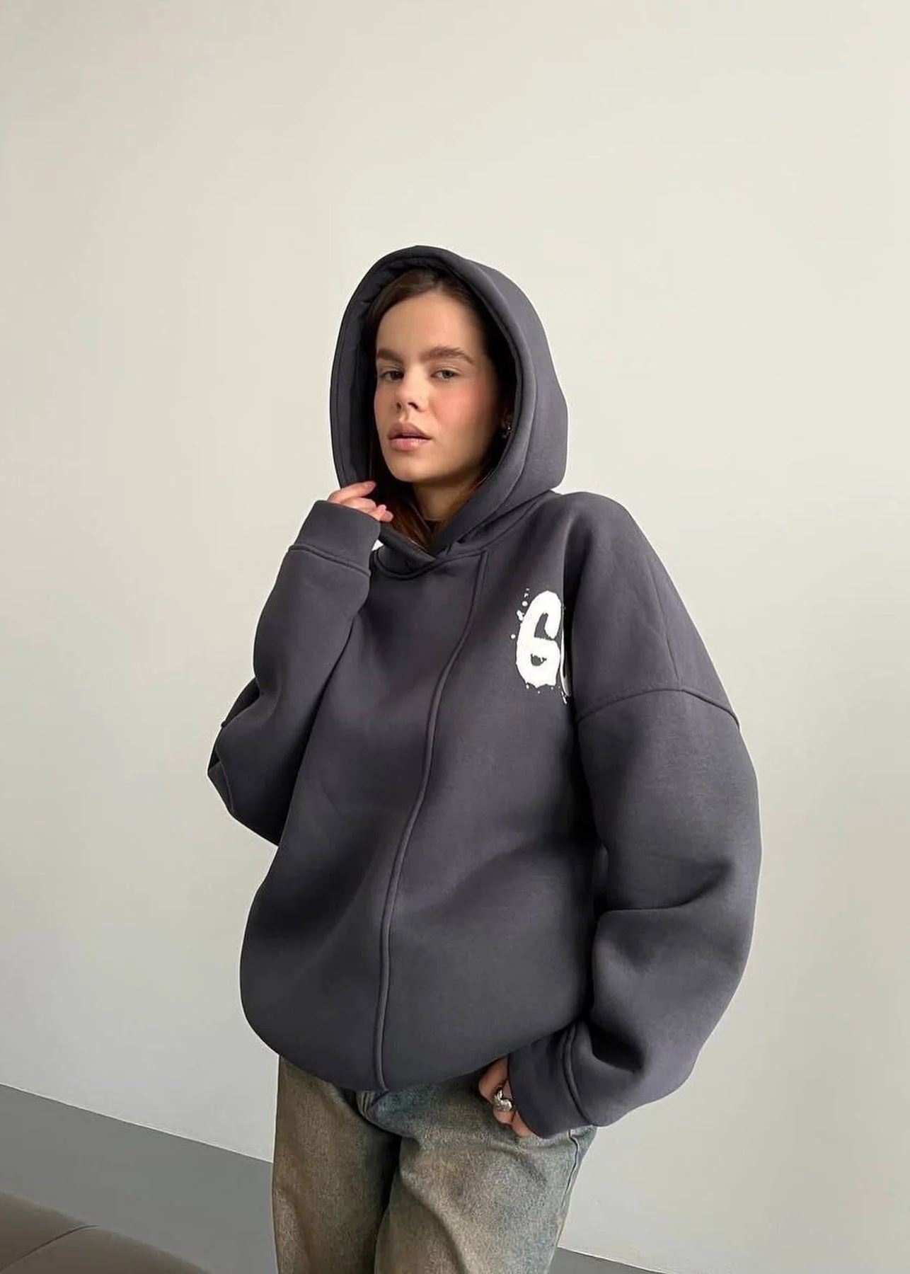 Oversized Hoodie mit abstraktem Rückendruck – Urban, Cozy & Ausdrucksstark - Image 5