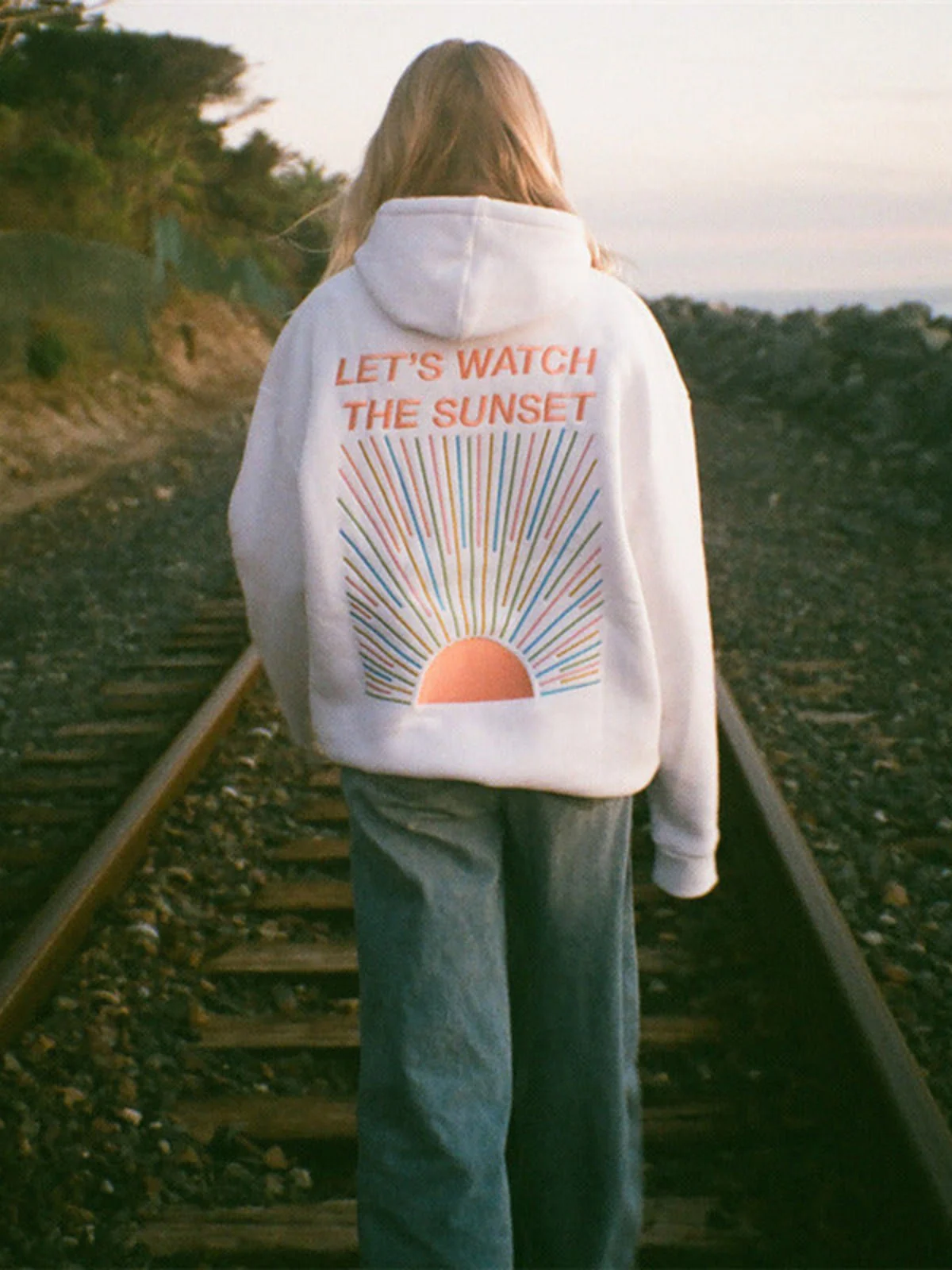 Oversized Hoodie mit Sunset-Print – Lässig, Cozy & Sommer-ready - Image 2