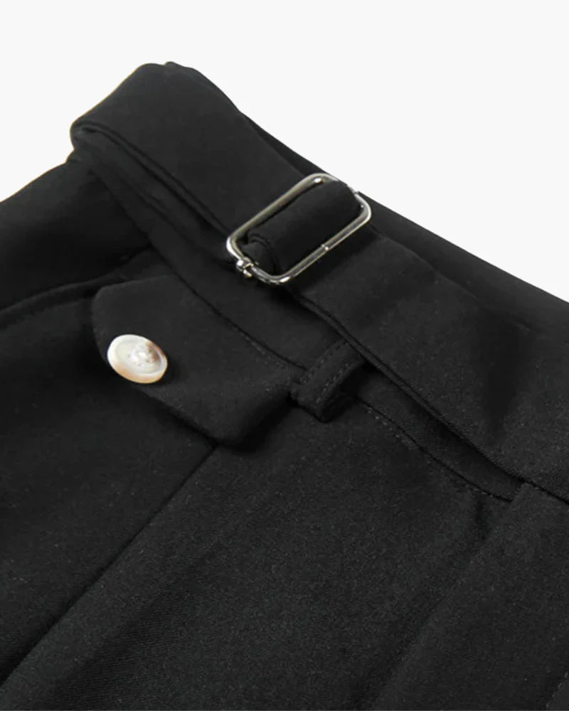 Parker | Maßgeschneiderte Plisseeshorts mit verstellbaren Seitenschnallen - Image 2