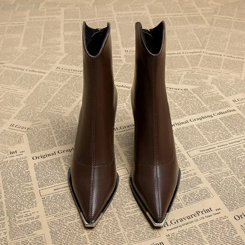 Paula – Elegante spitz zulaufende Damen Stiefeletten mit Absatz - Image 3