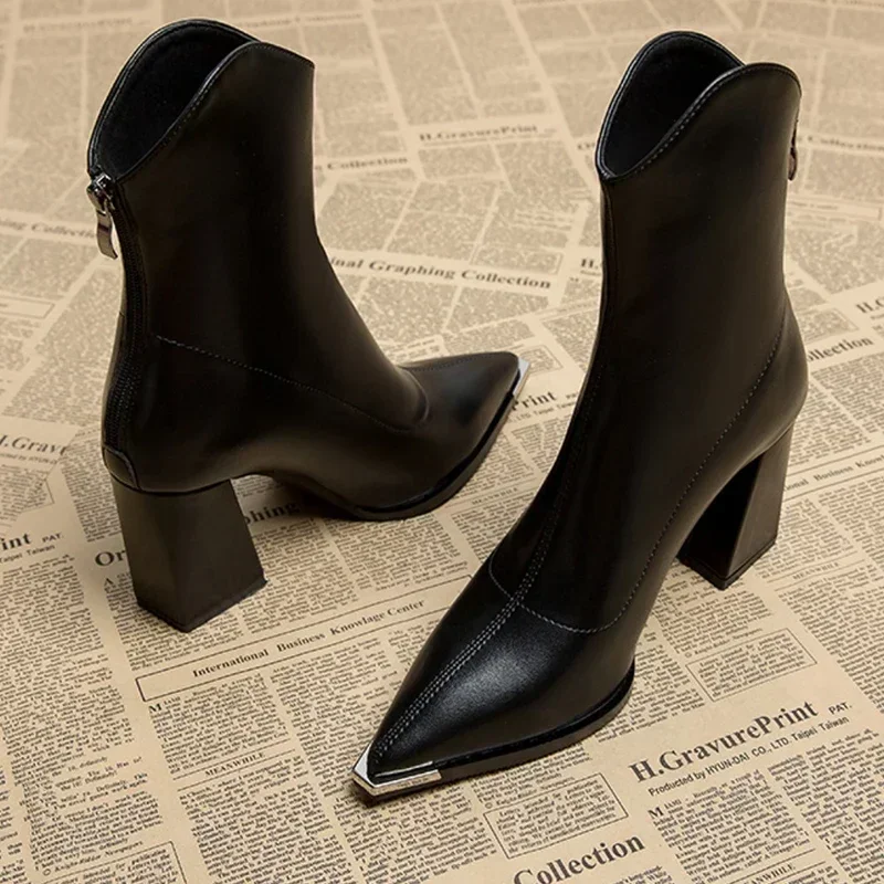 Paula – Elegante spitz zulaufende Damen Stiefeletten mit Absatz - Image 6