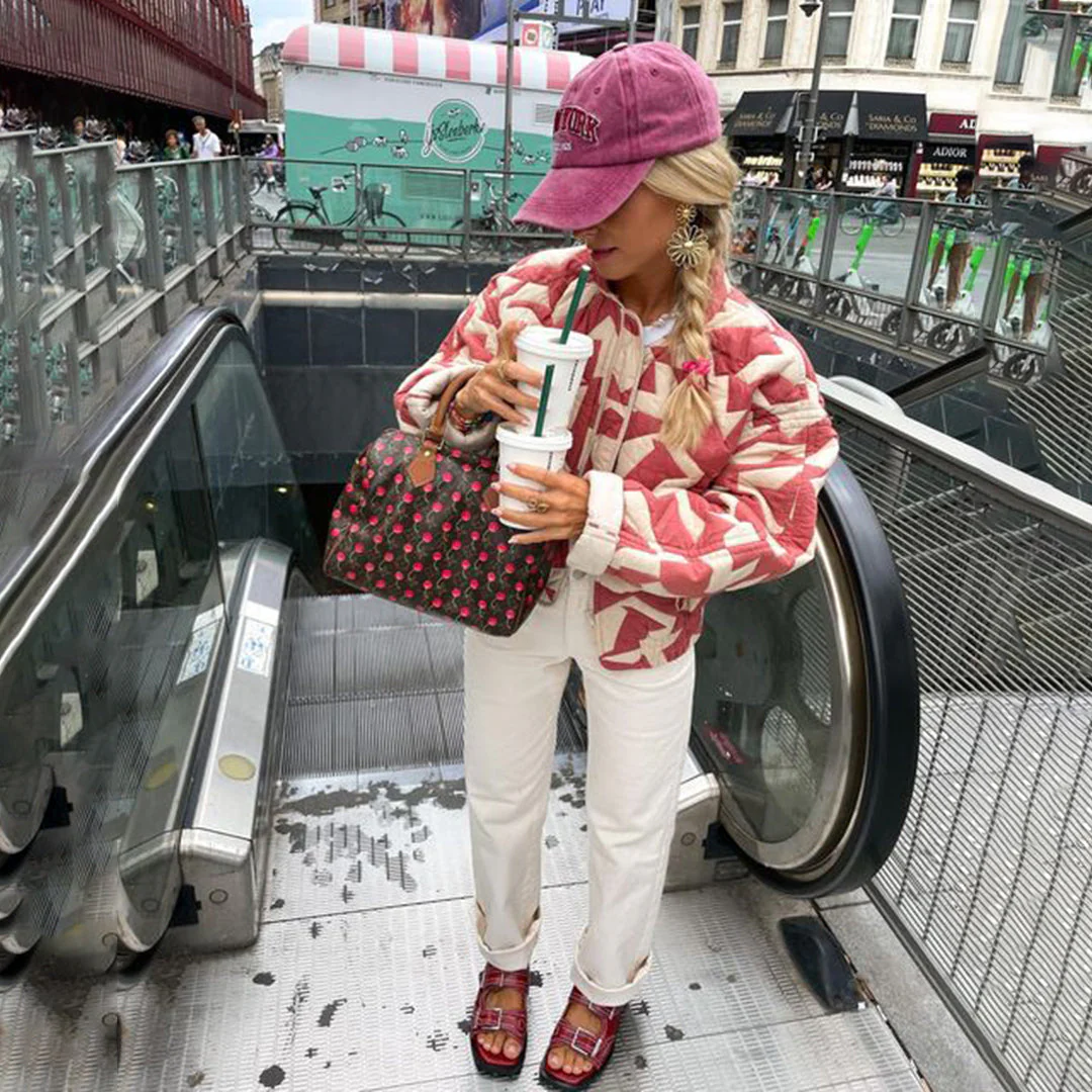 Paula – Lässige Damen Steppjacke mit floralem Muster und Rundhalsausschnitt - Image 4