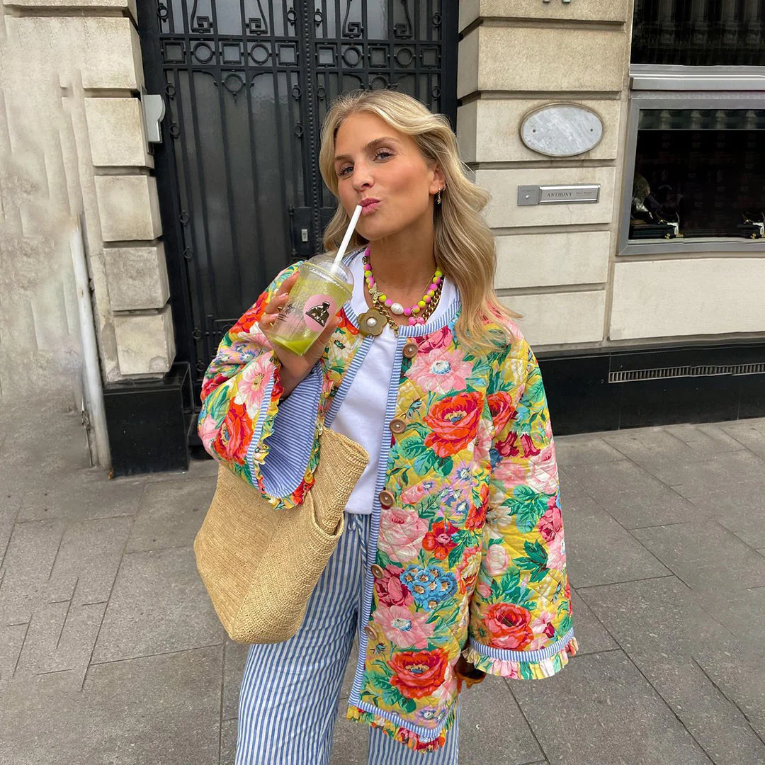 Paula – Lässige Damen Steppjacke mit floralem Muster und Rundhalsausschnitt - Image 7