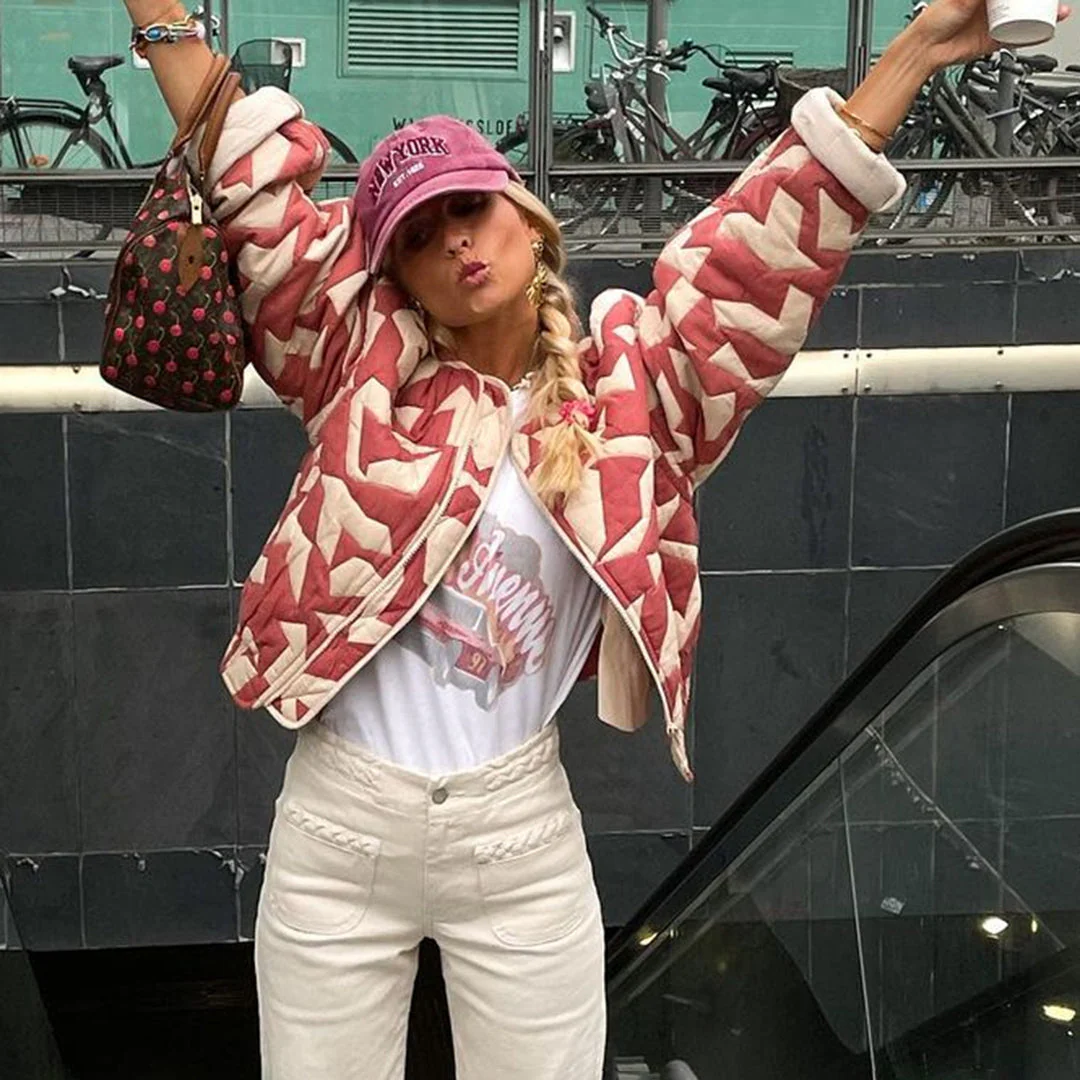 Paula – Lässige Damen Steppjacke mit floralem Muster und Rundhalsausschnitt - Image 8
