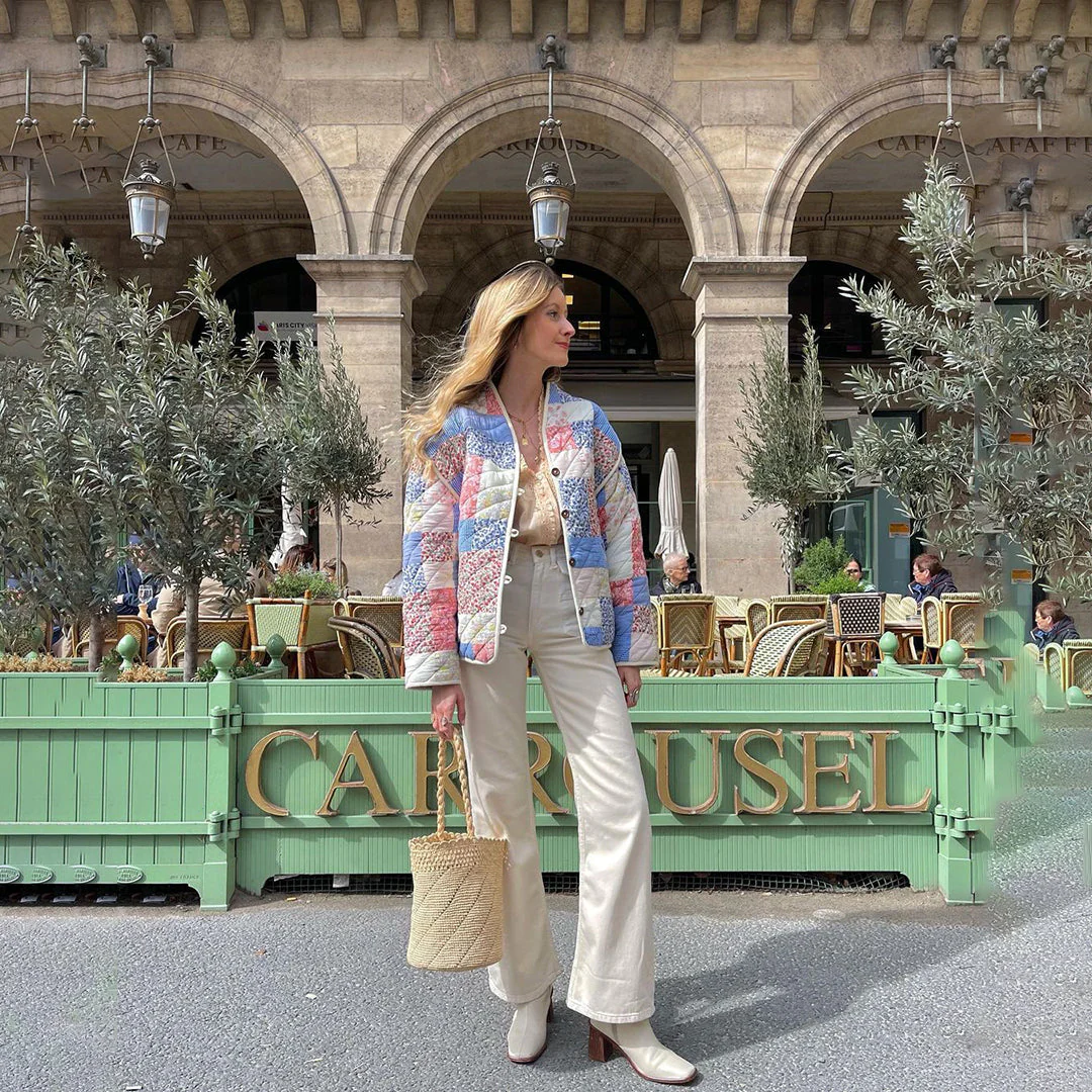 Paula – Lässige Damen Steppjacke mit floralem Muster und Rundhalsausschnitt - Image 9
