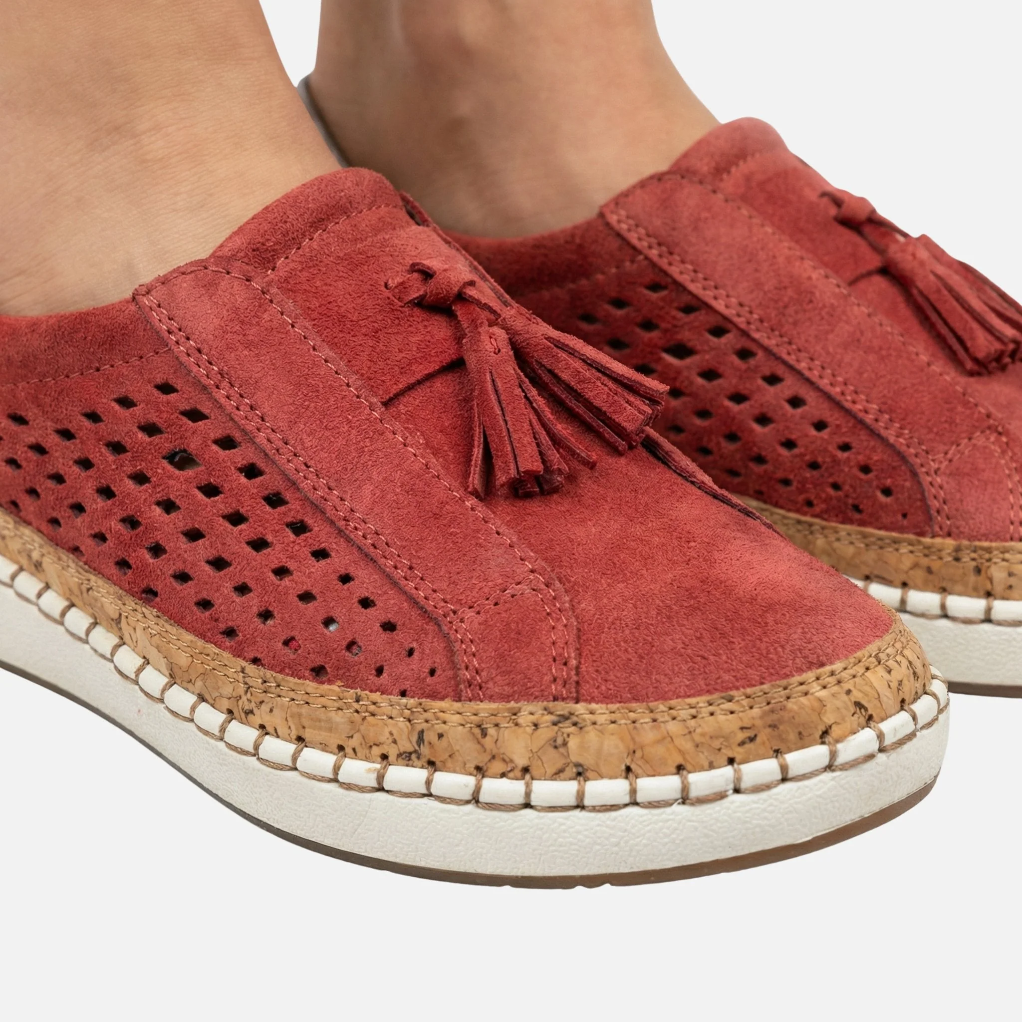 Clara | Damen Perforierte Schlüpf-Sneaker Quastendetail – Loafer Sneaker Damen - Image 4