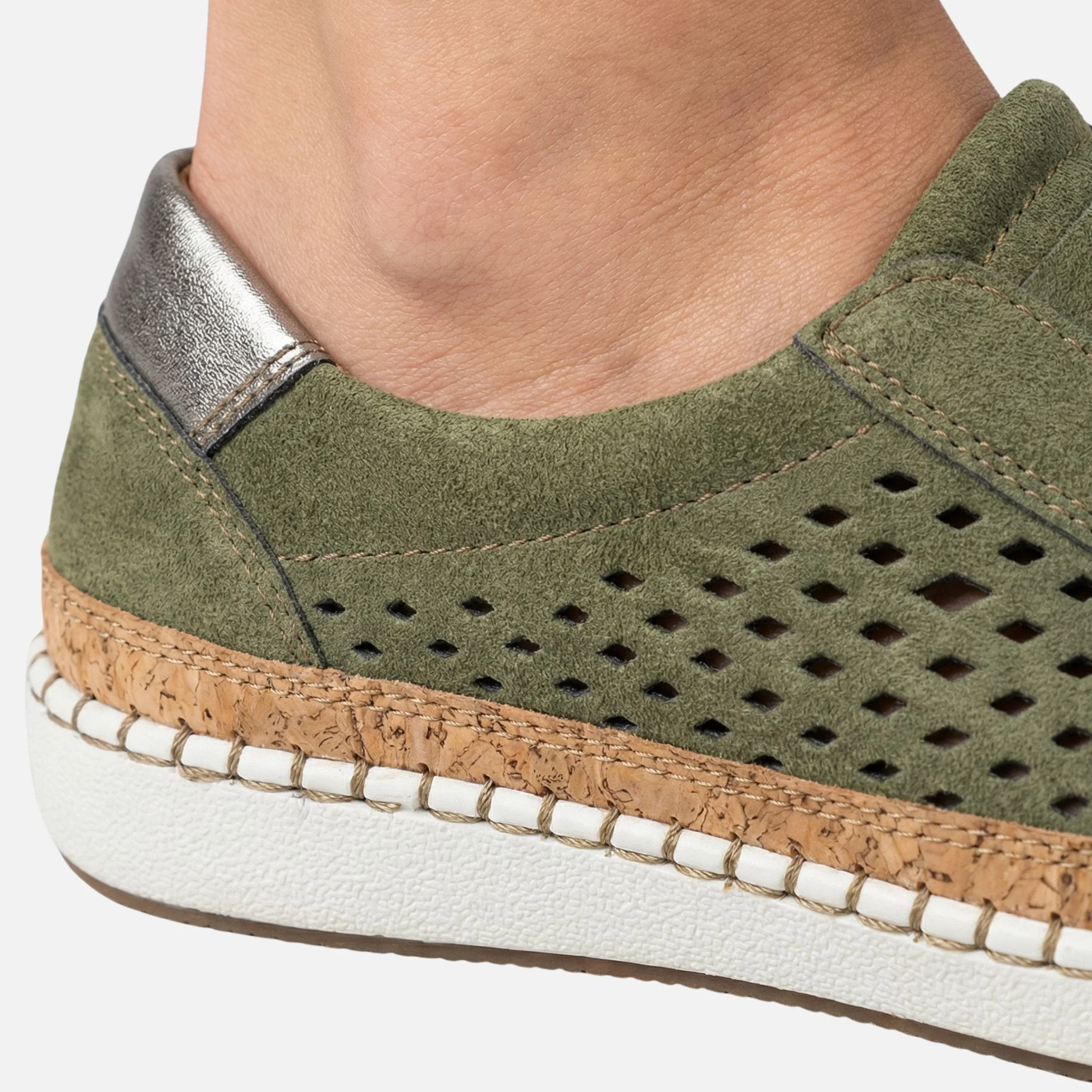 Clara | Damen Perforierte Schlüpf-Sneaker Quastendetail – Loafer Sneaker Damen - Image 6