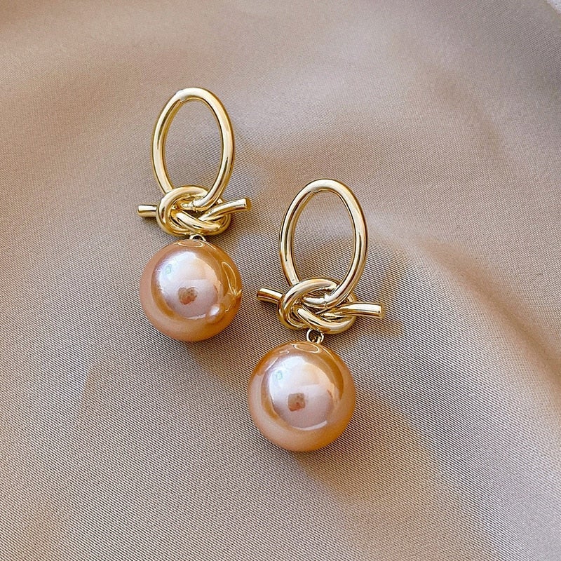 Perlenschleifen-Ohrringe in Gold - Image 3