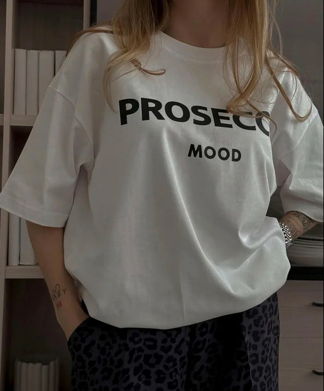 Poppy | Modisches Prosecco Print Oversized T Shirt - Image 2