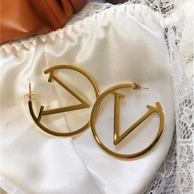 Punk V Ohrringe in Gold - Image 4