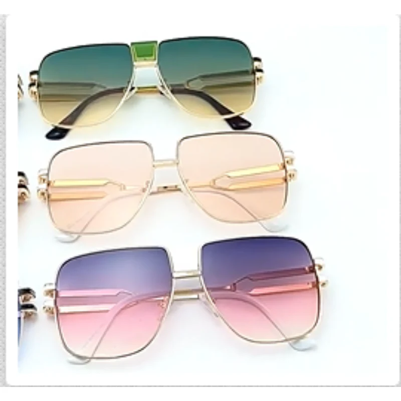 Quadratische Unisex Sonnenbrille mit Verlaufsgläsern - Image 3