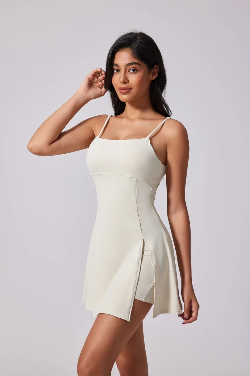 Rachel | Sportliches Tennis-/Yoga-Kleid mit integrierten Shorts - Image 10