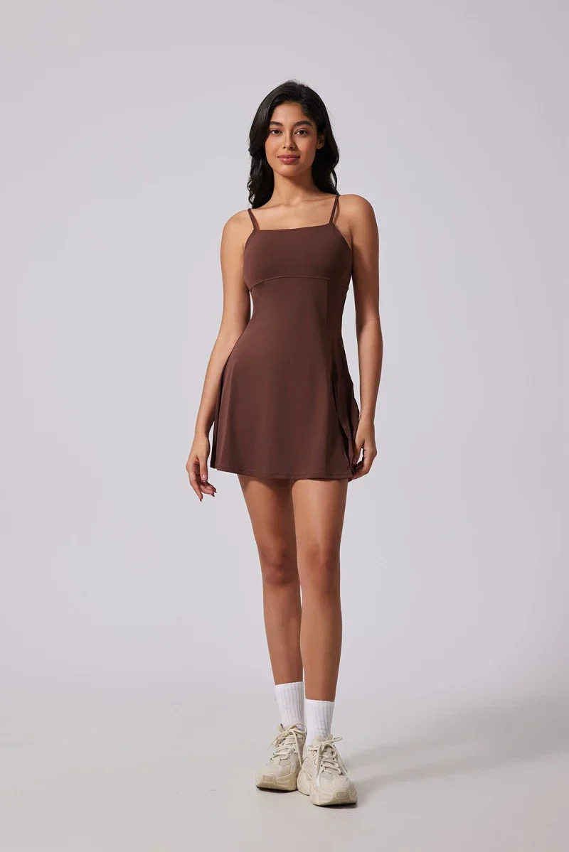 Rachel | Sportliches Tennis-/Yoga-Kleid mit integrierten Shorts - Image 12