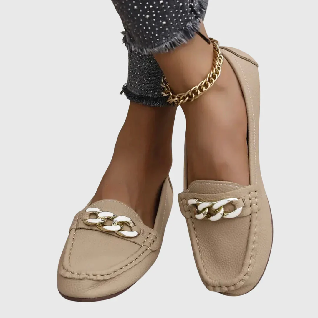 Regine | Damen Kettendetail Slip-On Loafer - Image 2