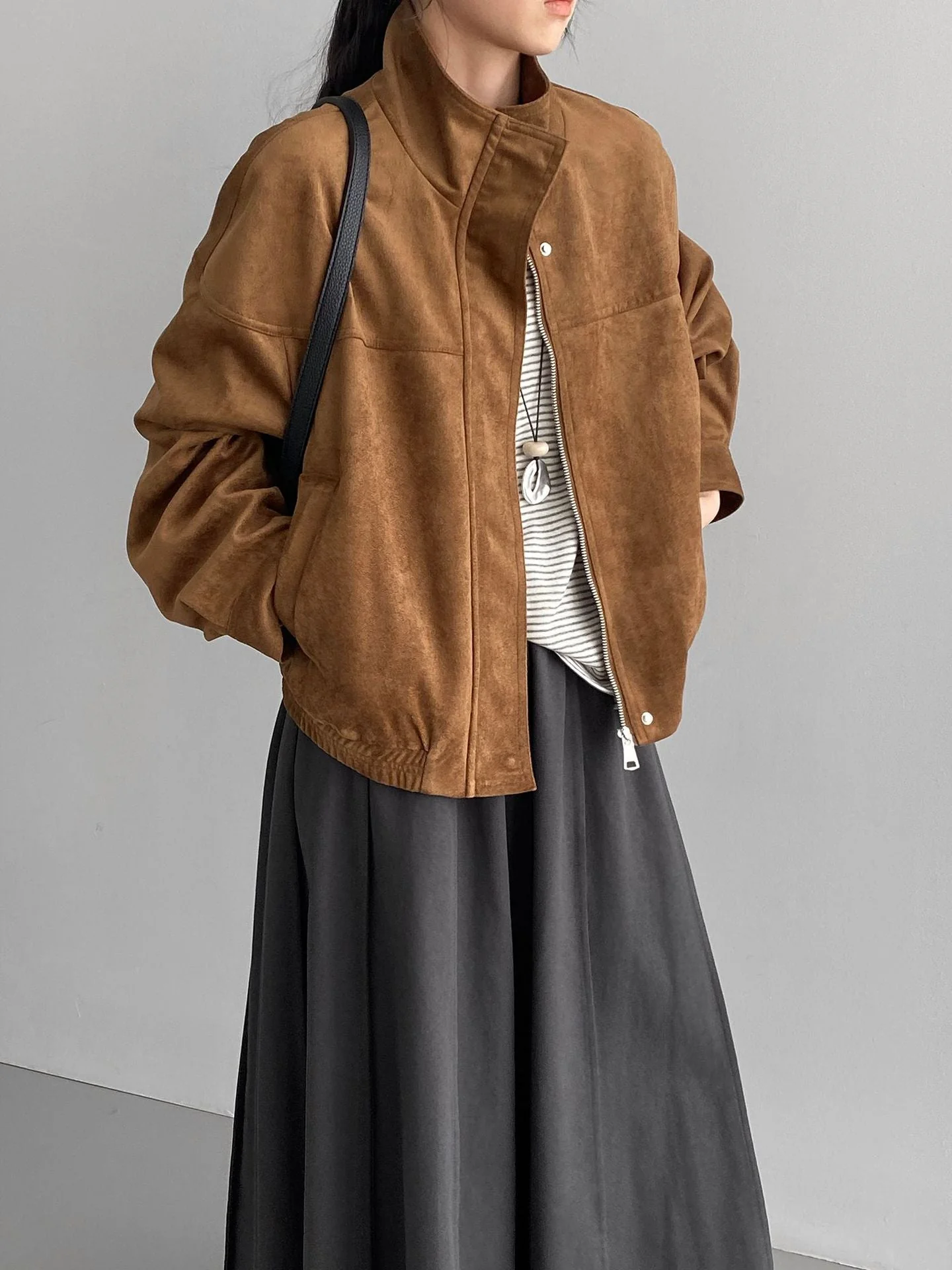 Rinla | Wildlederjacke Mit Stehkragen Und Lockerem Schnitt - Image 2