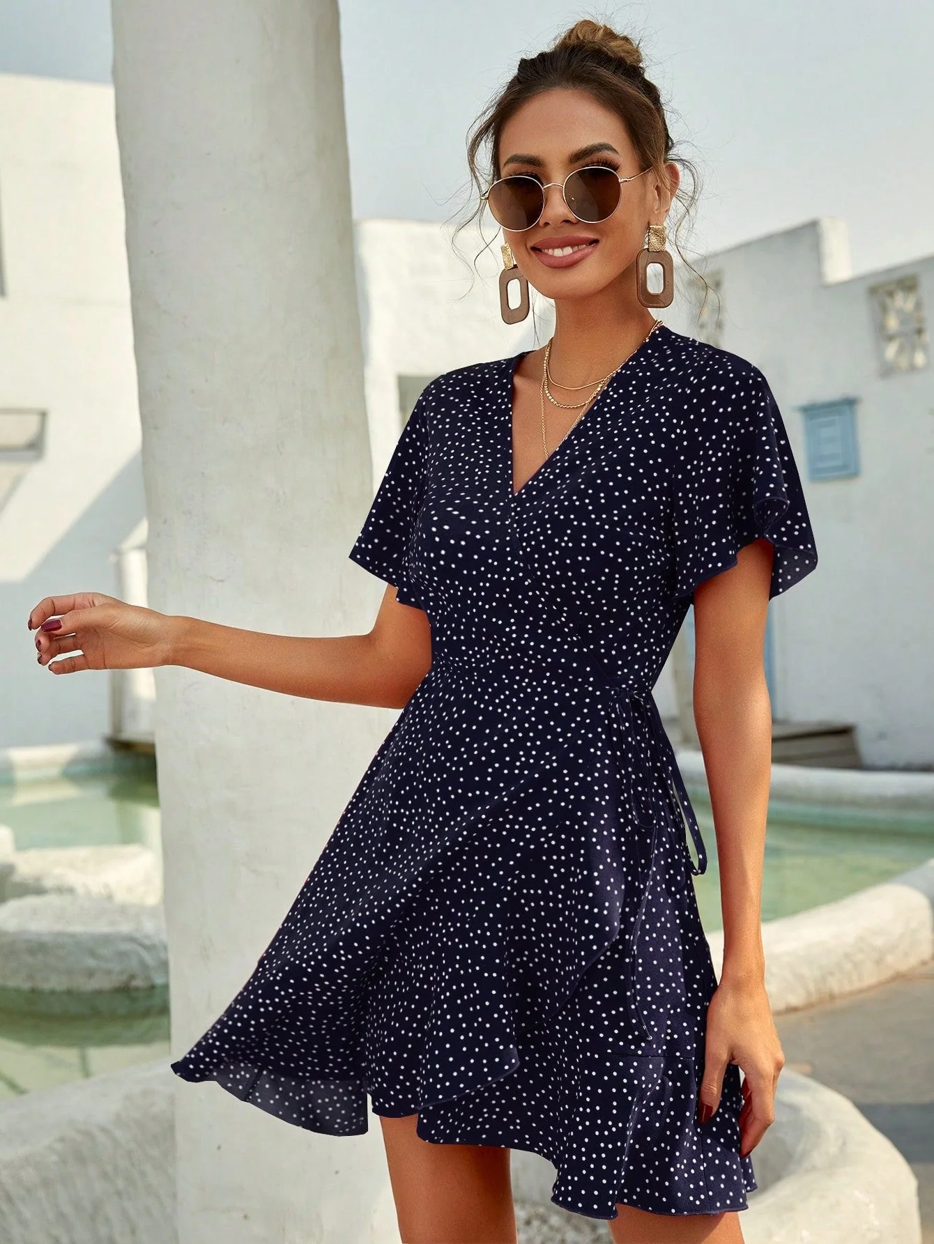 Rotes Wickelkleid mit Punkten – Sommerliches Kurzkleid mit Volants - Image 11