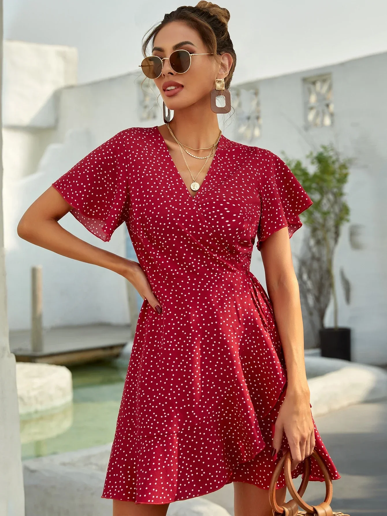 Rotes Wickelkleid mit Punkten – Sommerliches Kurzkleid mit Volants - Image 3