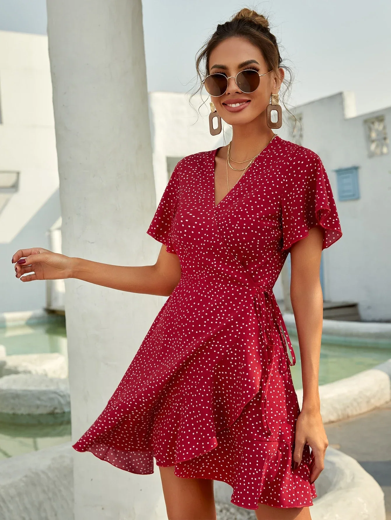 Rotes Wickelkleid mit Punkten – Sommerliches Kurzkleid mit Volants - Image 5