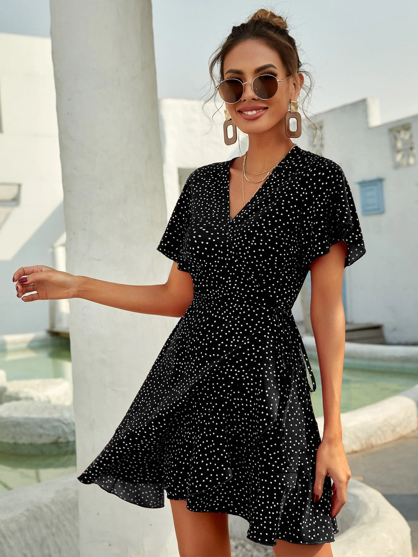 Rotes Wickelkleid mit Punkten – Sommerliches Kurzkleid mit Volants - Image 6
