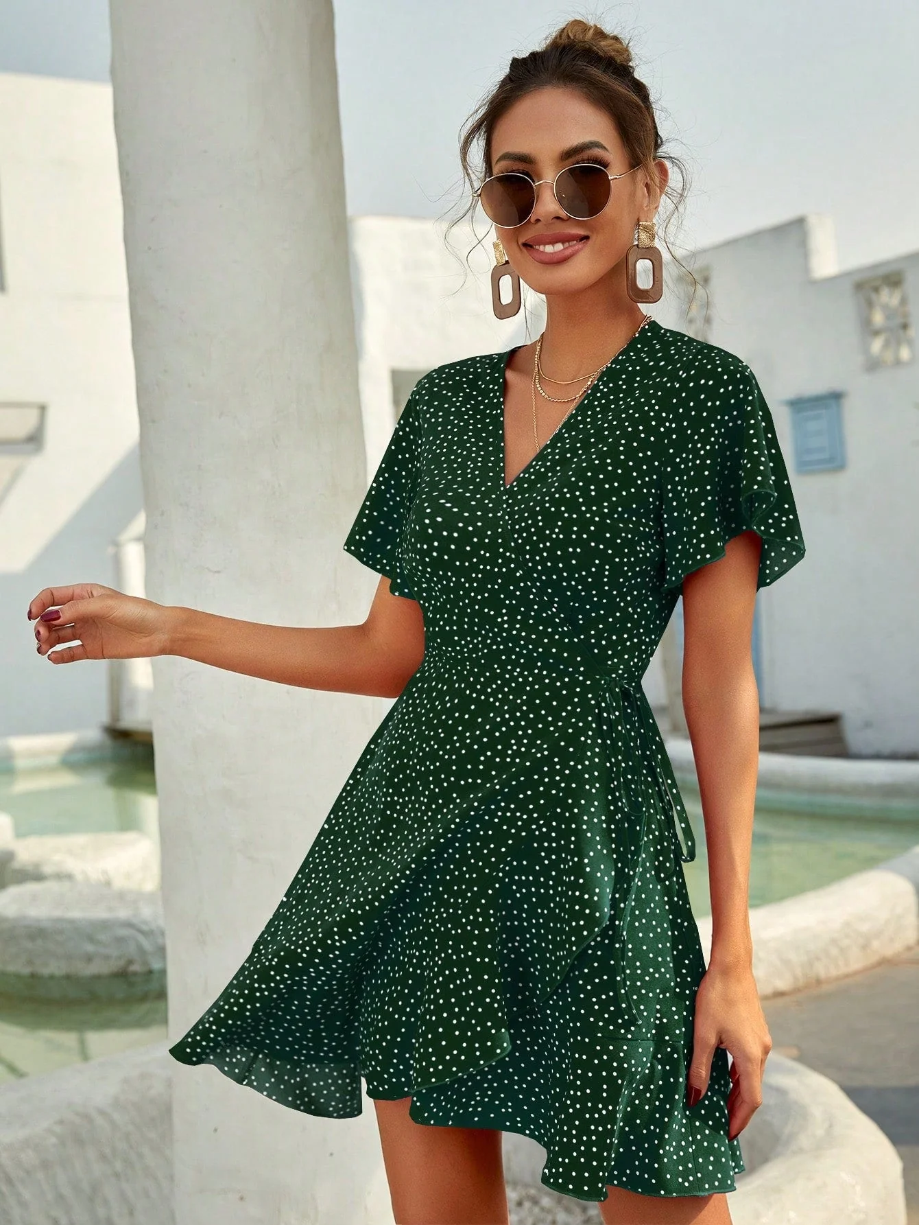 Rotes Wickelkleid mit Punkten – Sommerliches Kurzkleid mit Volants - Image 9