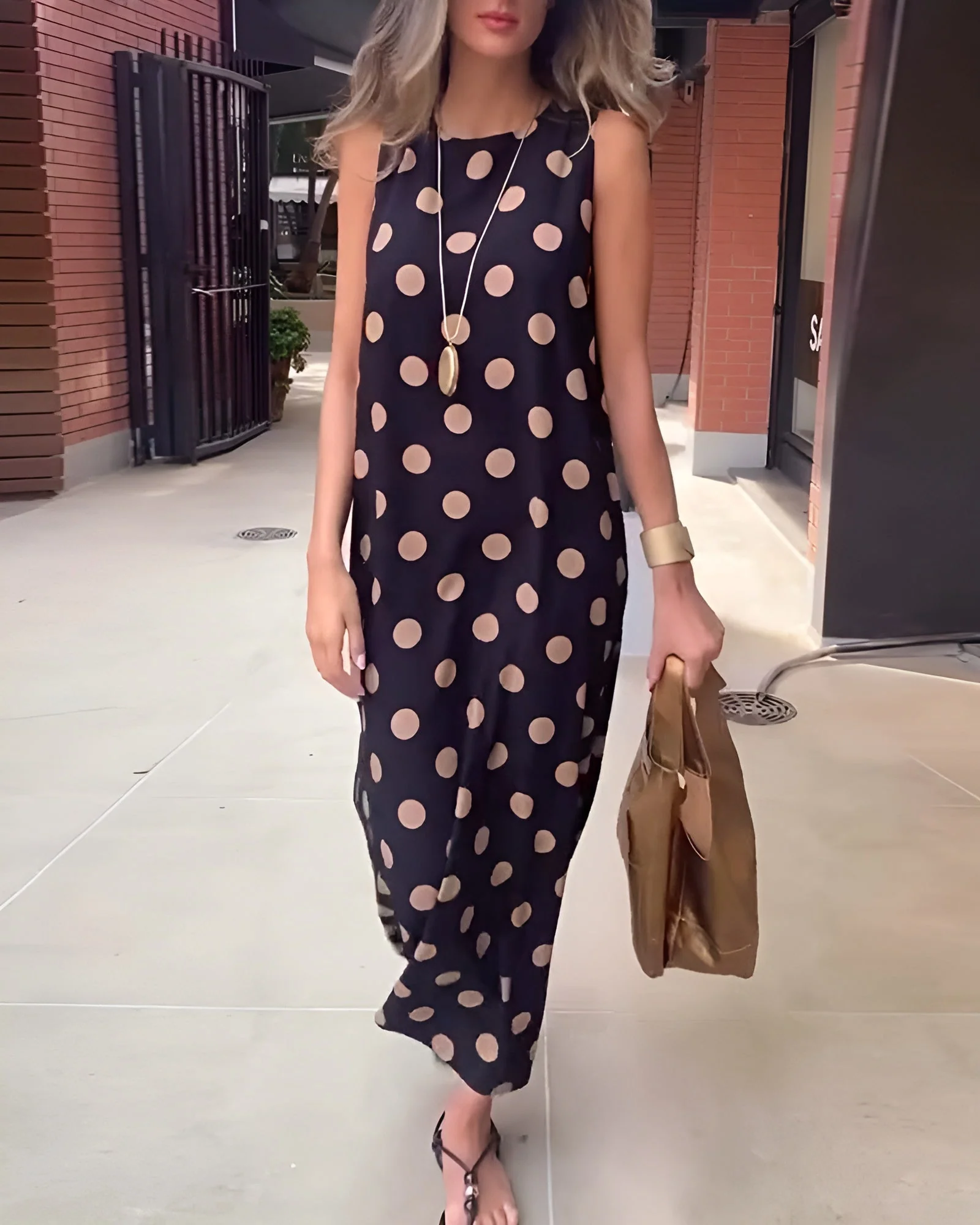 Roxane | Maxi-Playsuit mit Tupfen und Schlitz - Image 4
