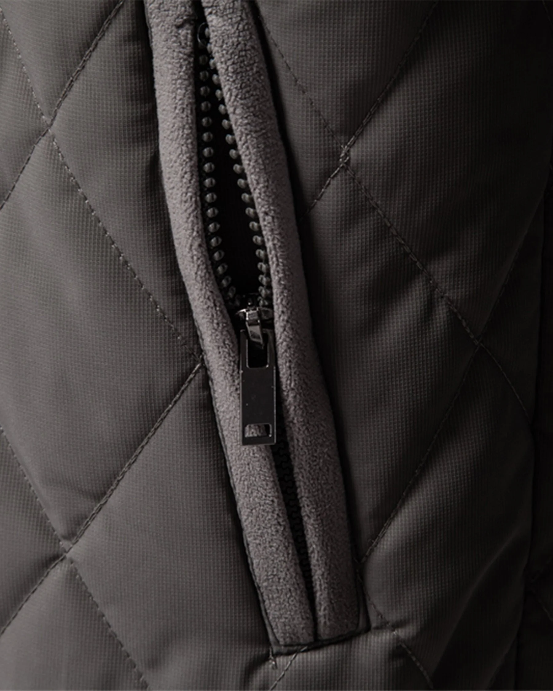 Ruben | Panelled Hybrid Bomberjacke - Image 23