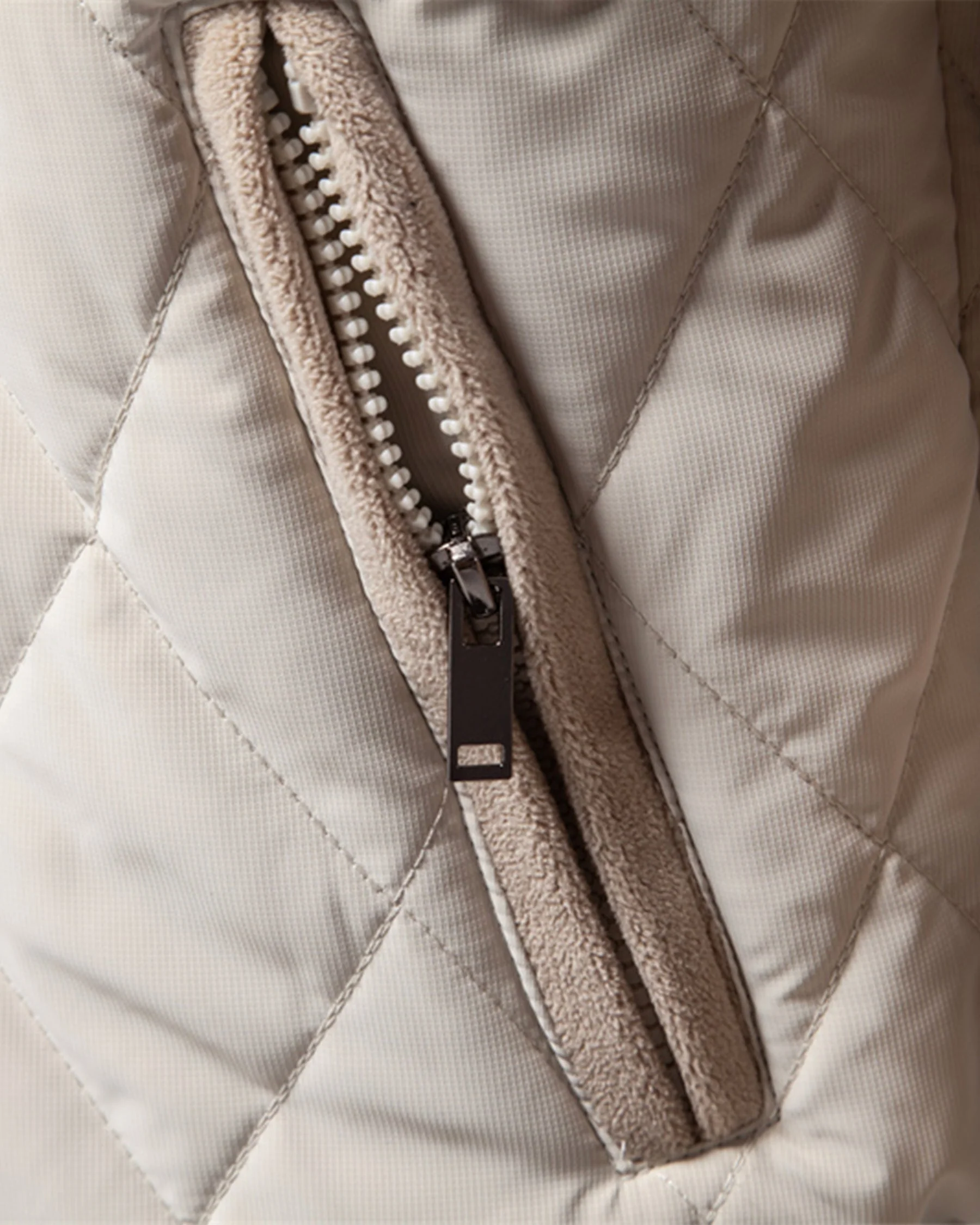 Ruben | Panelled Hybrid Bomberjacke - Image 6