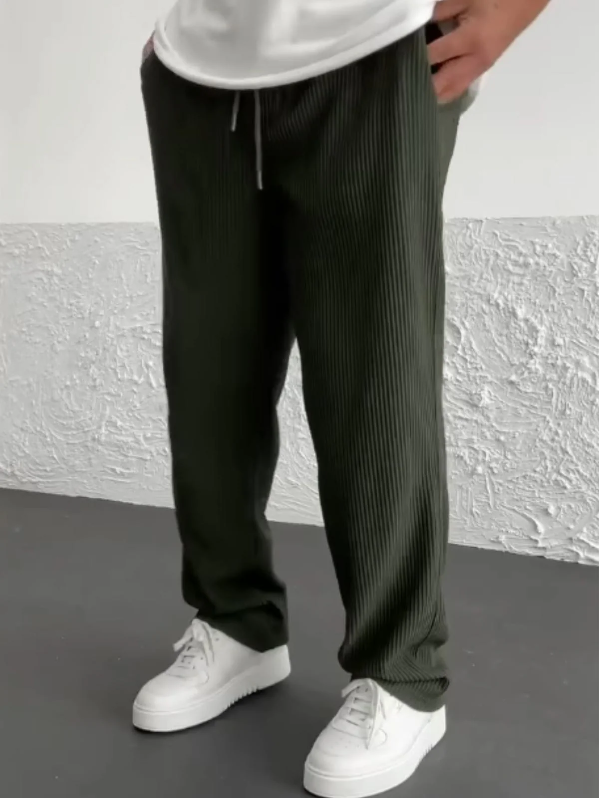 Ryan – Lässige Rippstrick-Jogpants für Herren - Image 18